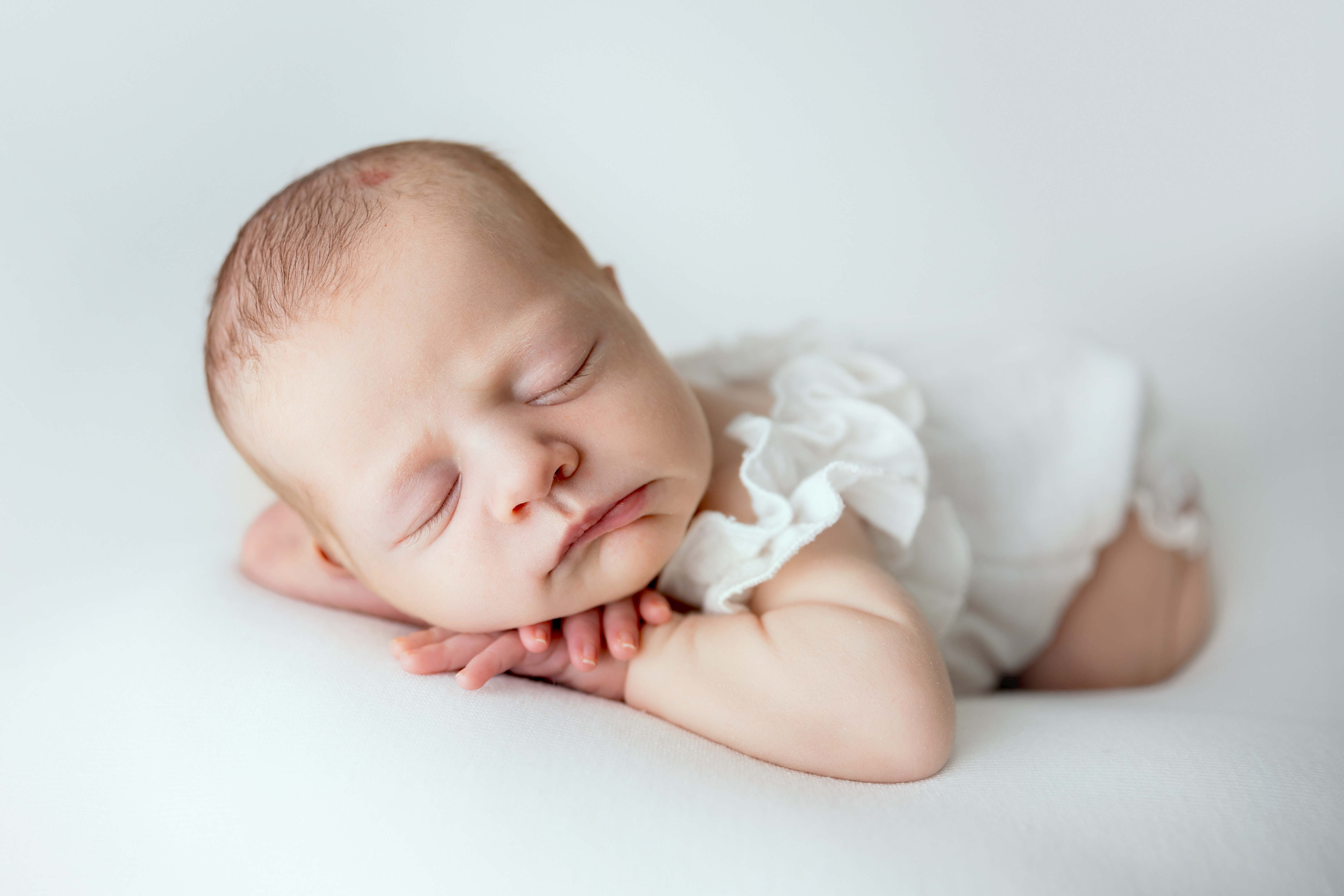 Photographe naissance à Annemasse, séance nouveau-né en studio